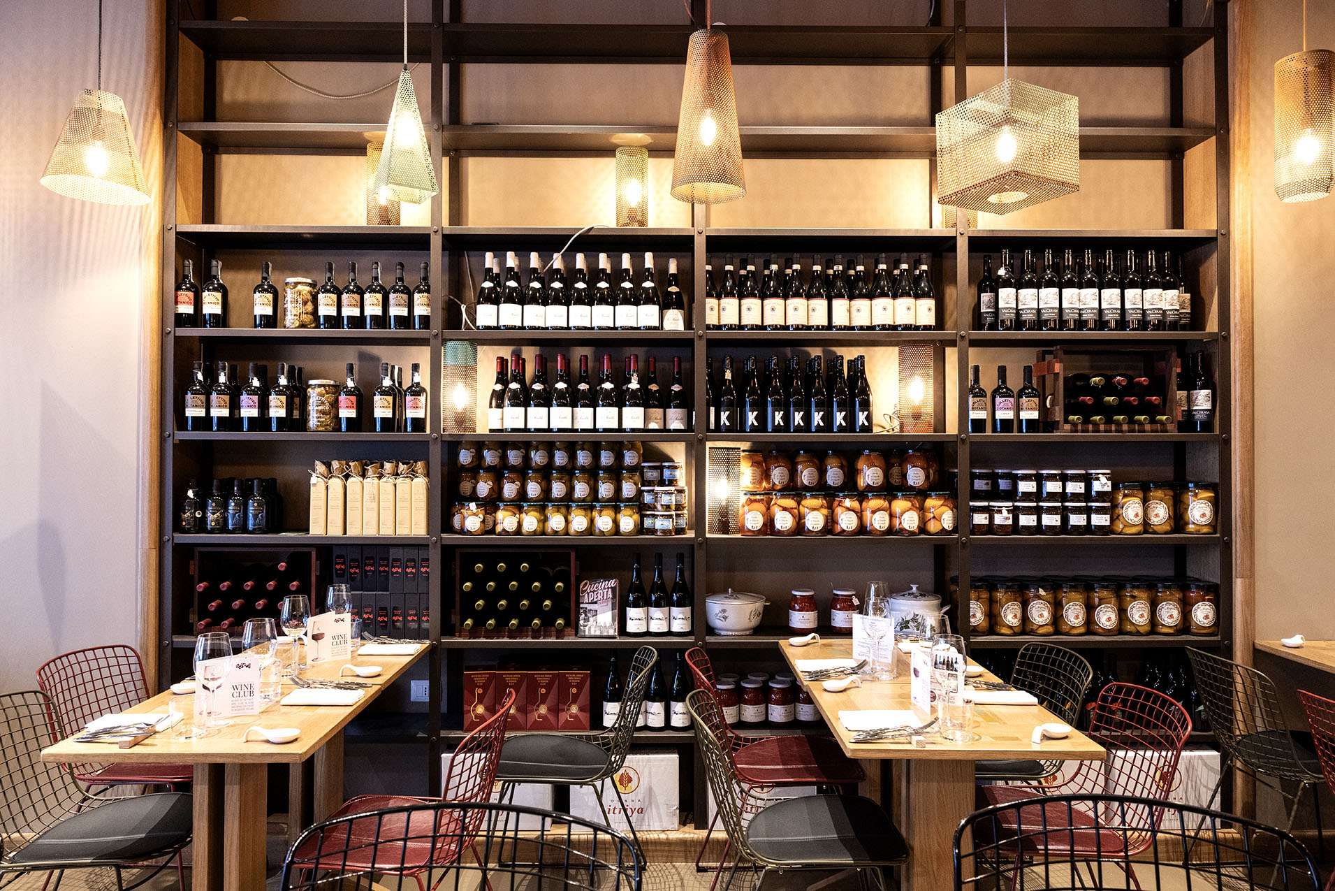 La sala vini di Rimessa FAB